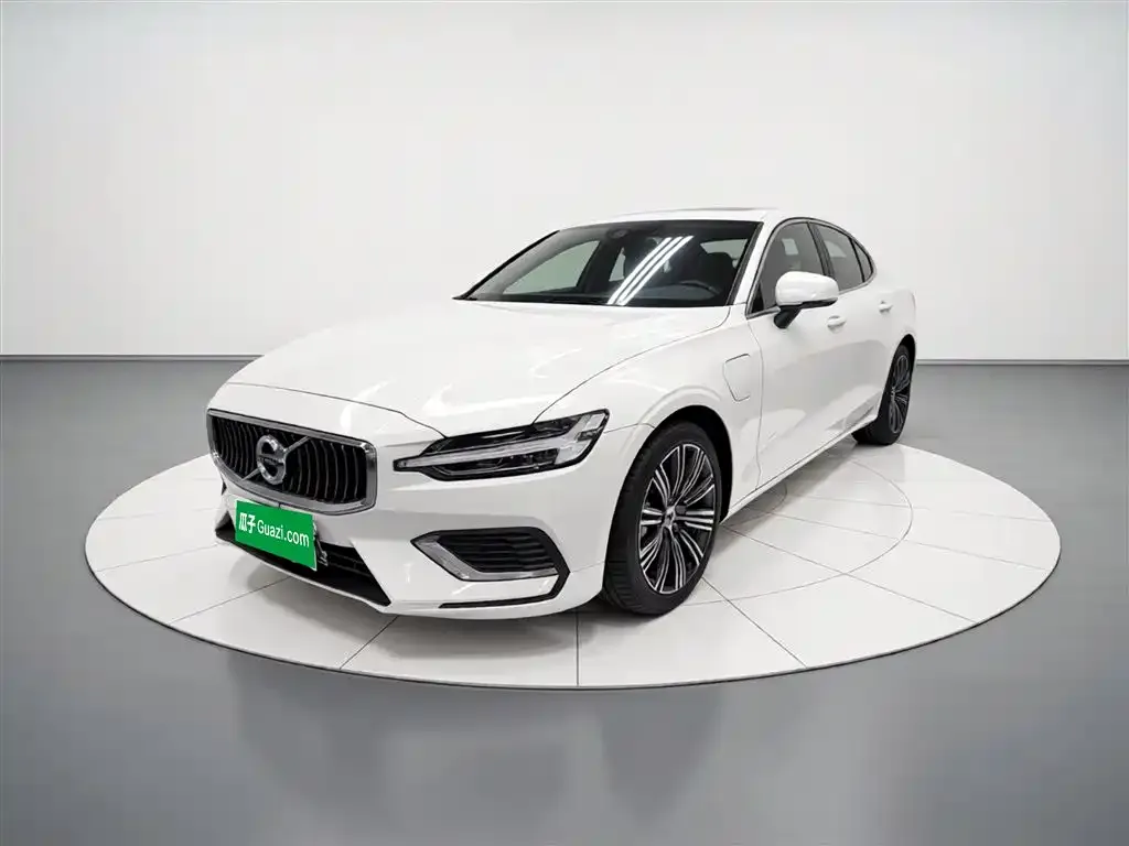 Volvo S60 PHEV 2022 из CN, фото 2