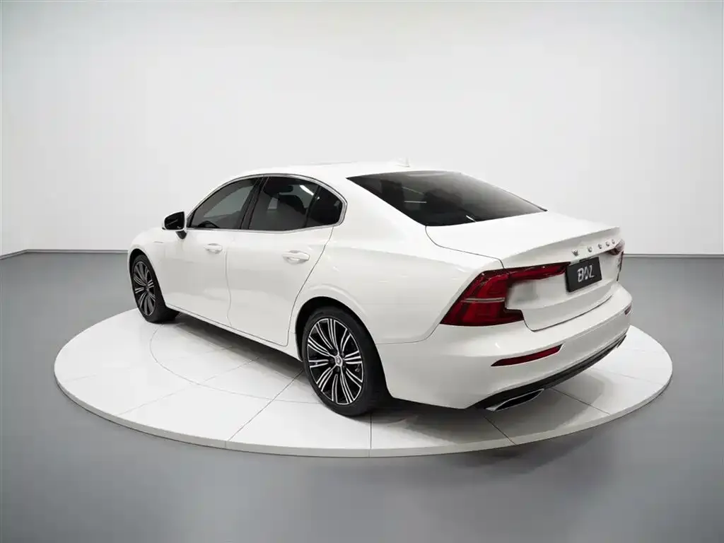 Volvo S60 PHEV 2022 из CN, фото 3