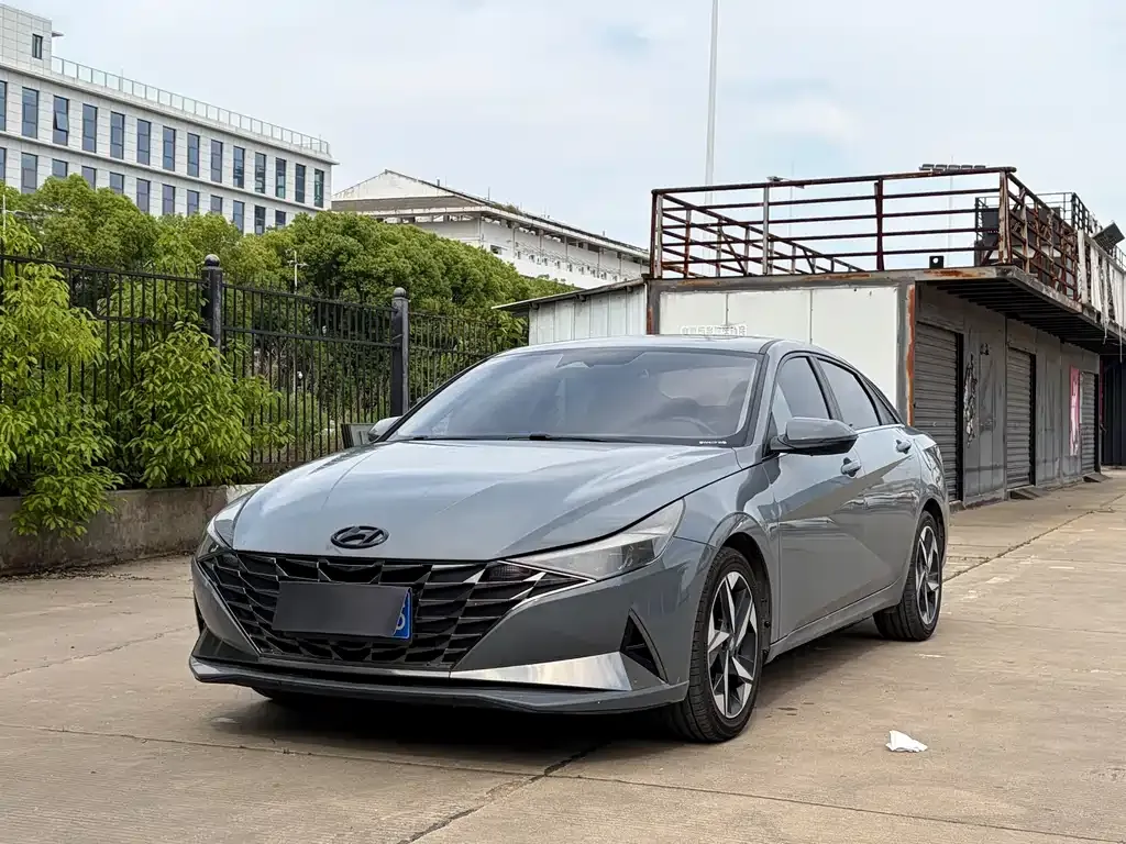 Hyundai Elantra — фото 1