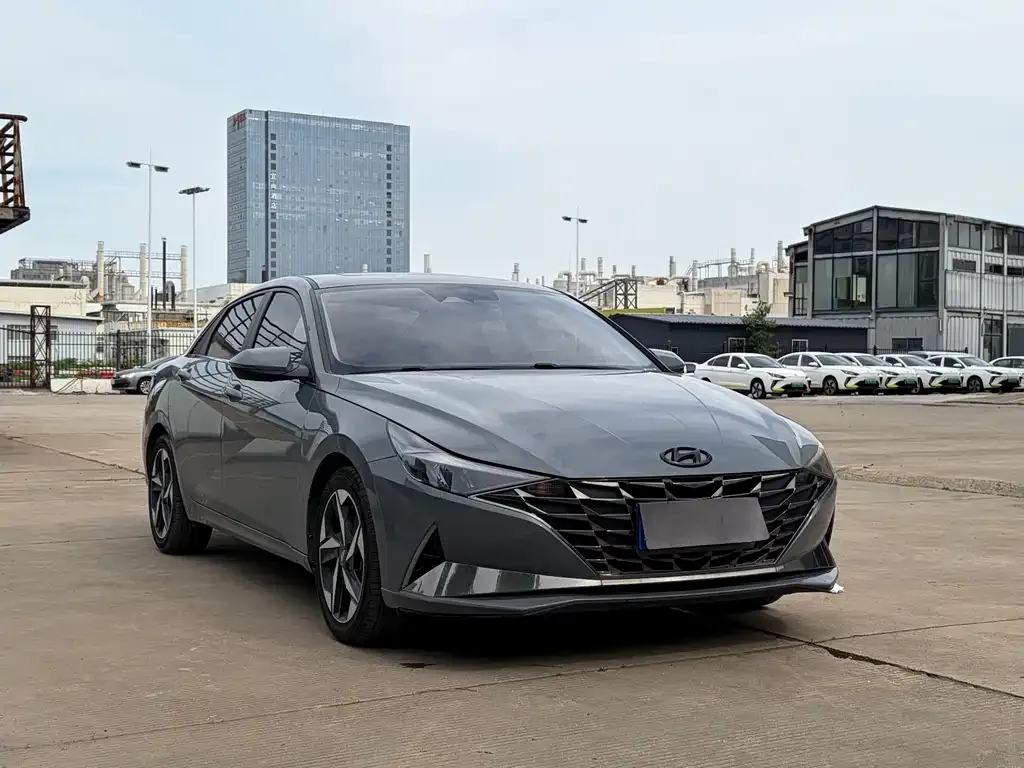 Hyundai Elantra — фото 3
