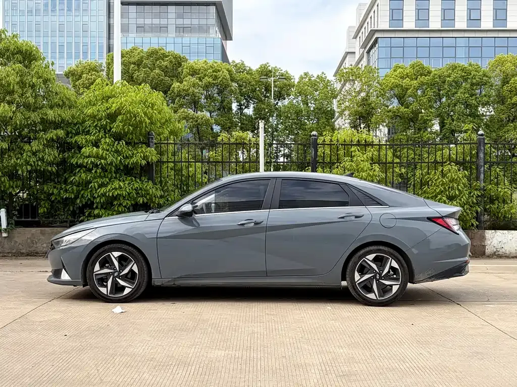 Hyundai Elantra — фото 6