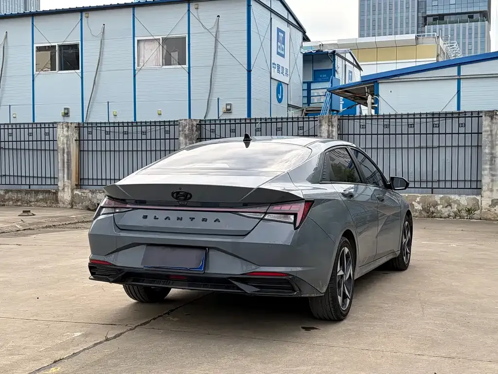 Hyundai Elantra — фото 2
