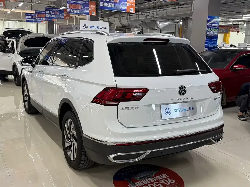 Volkswagen Tiguan L — фото 10