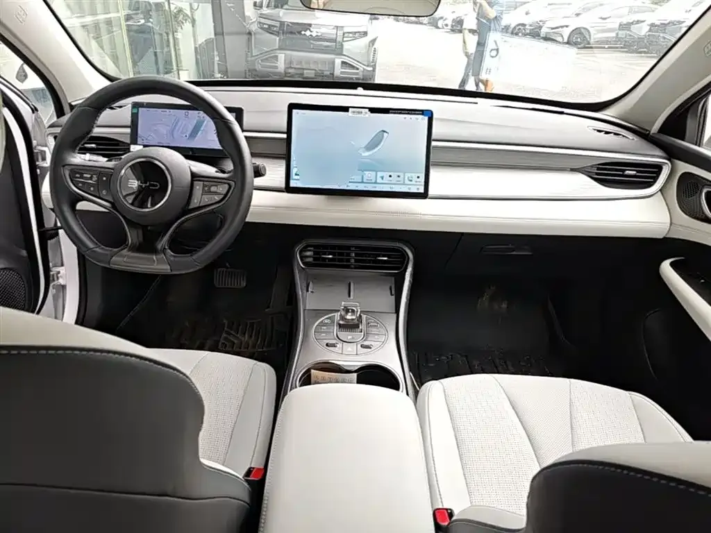 BYD Seal 05 DM-i — фото 10