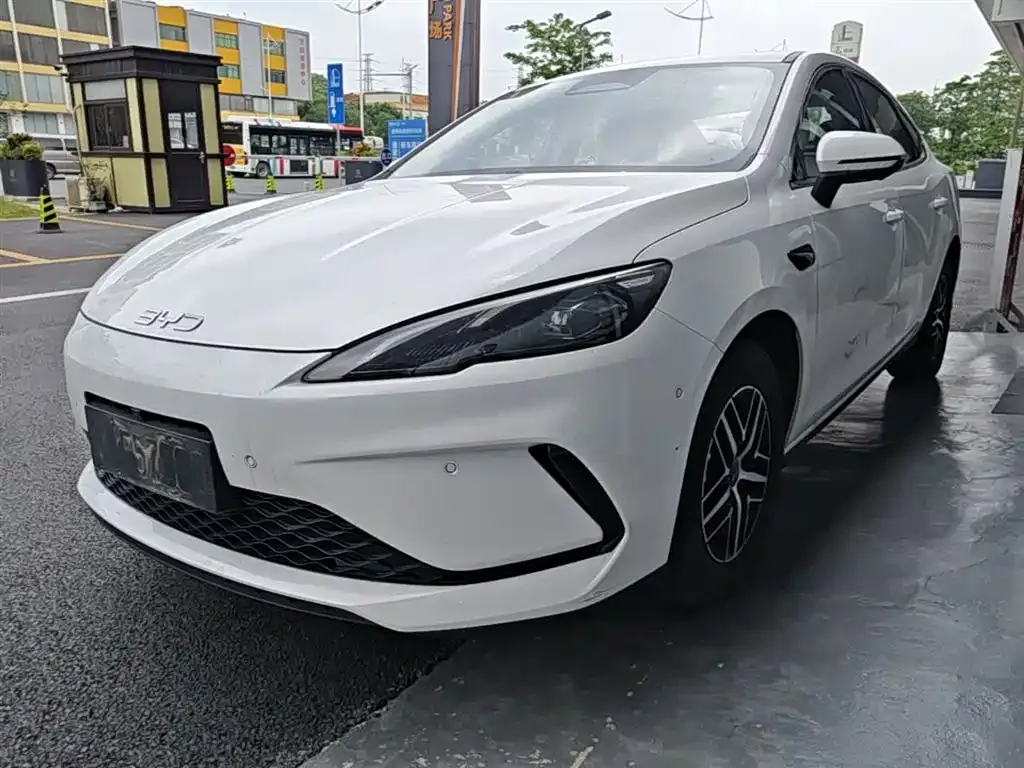BYD Seal 05 DM-i — фото 8