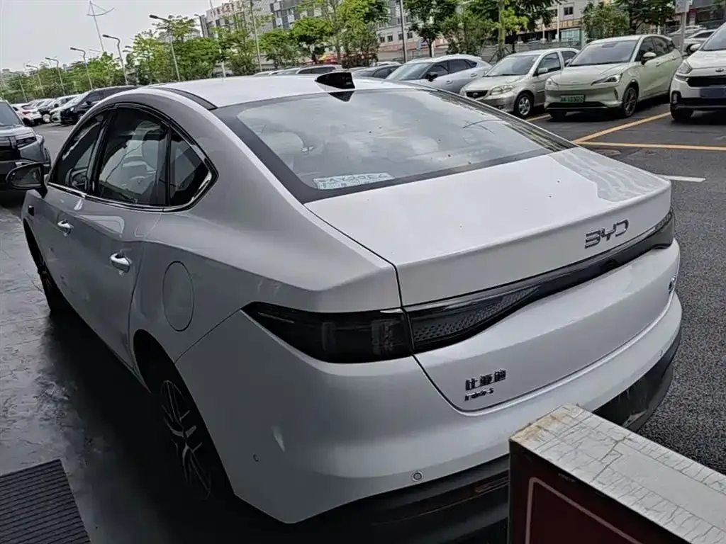BYD Seal 05 DM-i — фото 6