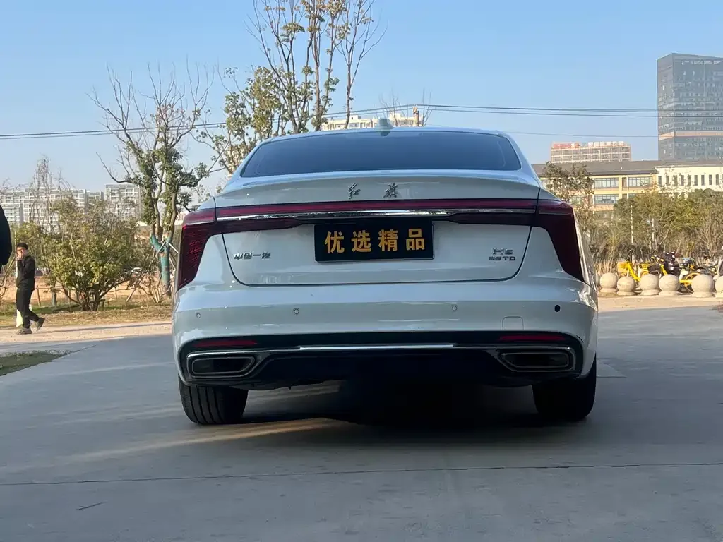 Hongqi H5 — фото 9