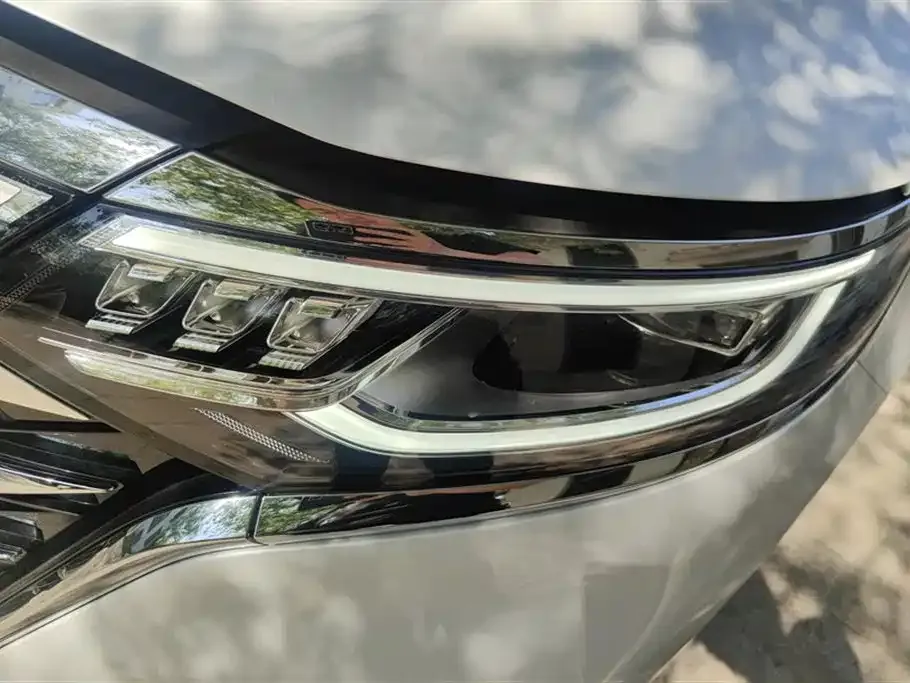 Roewe iMAX8 New Energy — фото 4
