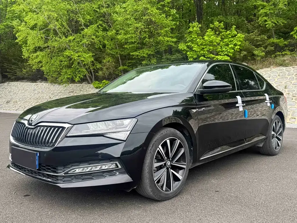 Skoda Superb — фото 1