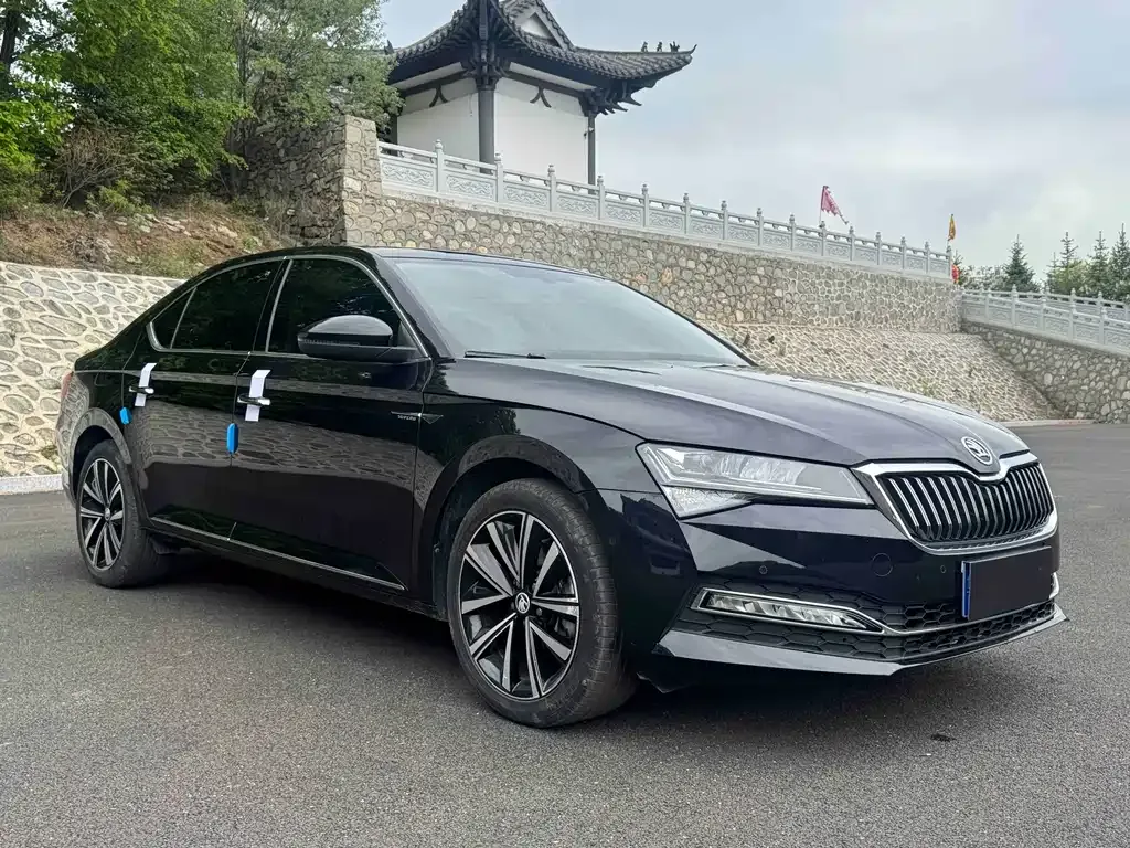 Skoda Superb — фото 7