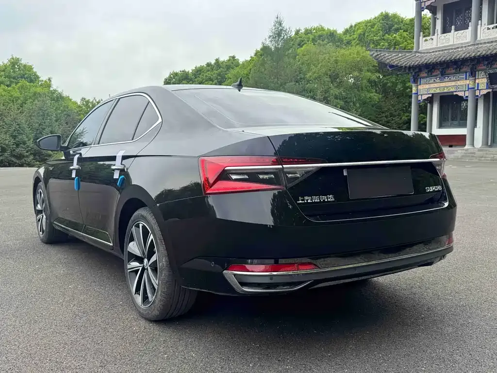 Skoda Superb — фото 2