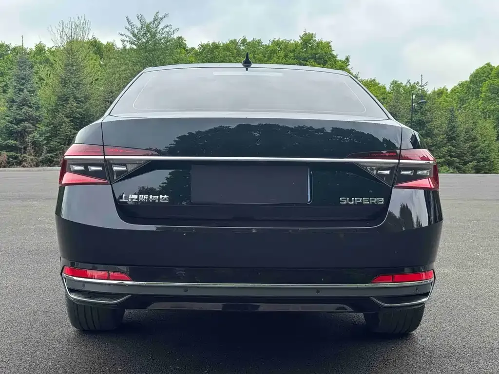 Skoda Superb — фото 10