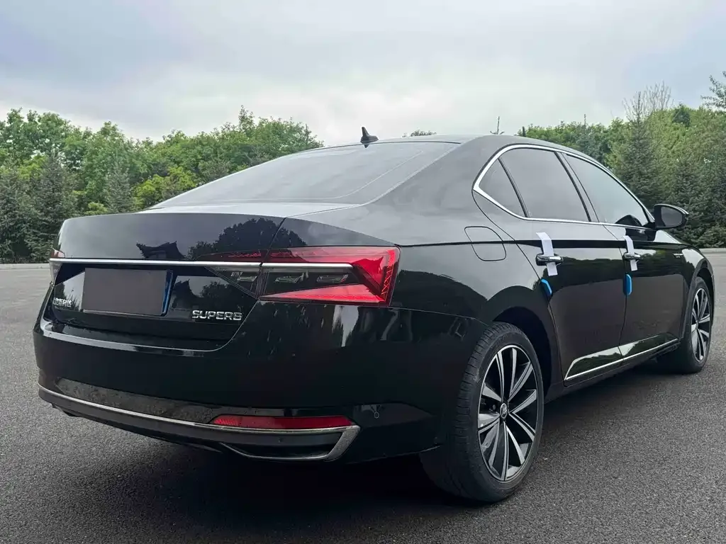Skoda Superb — фото 5
