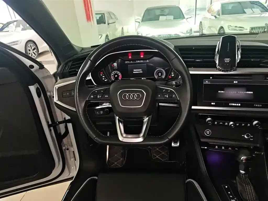 Audi Q3 — фото 10