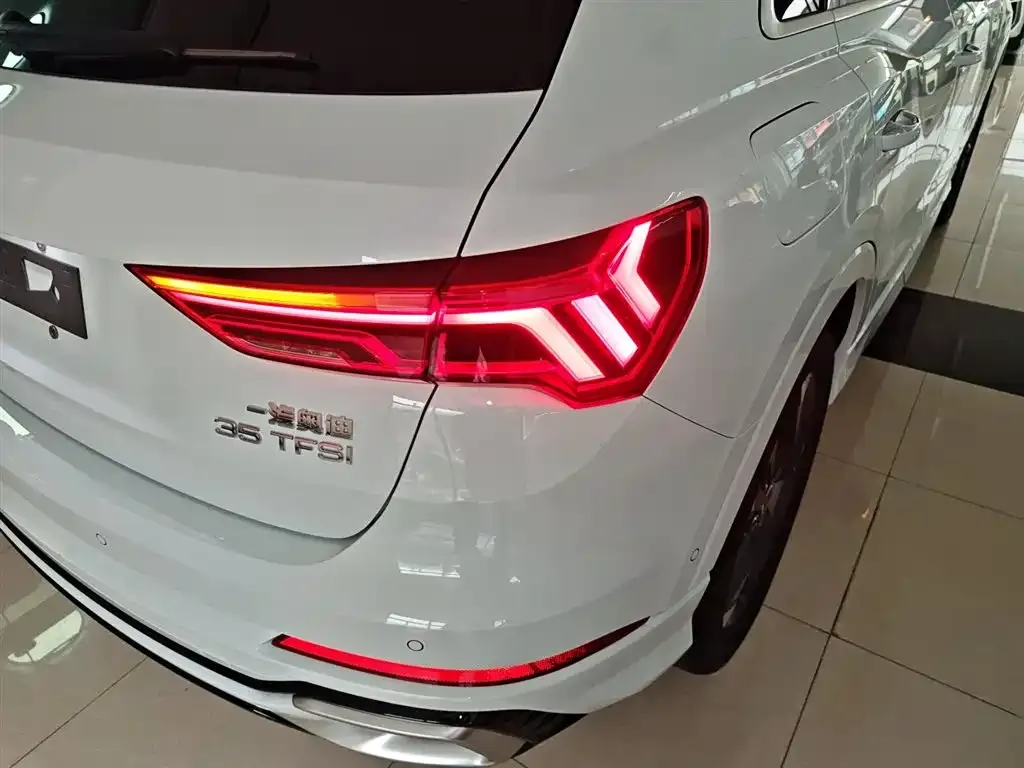 Audi Q3 — фото 4