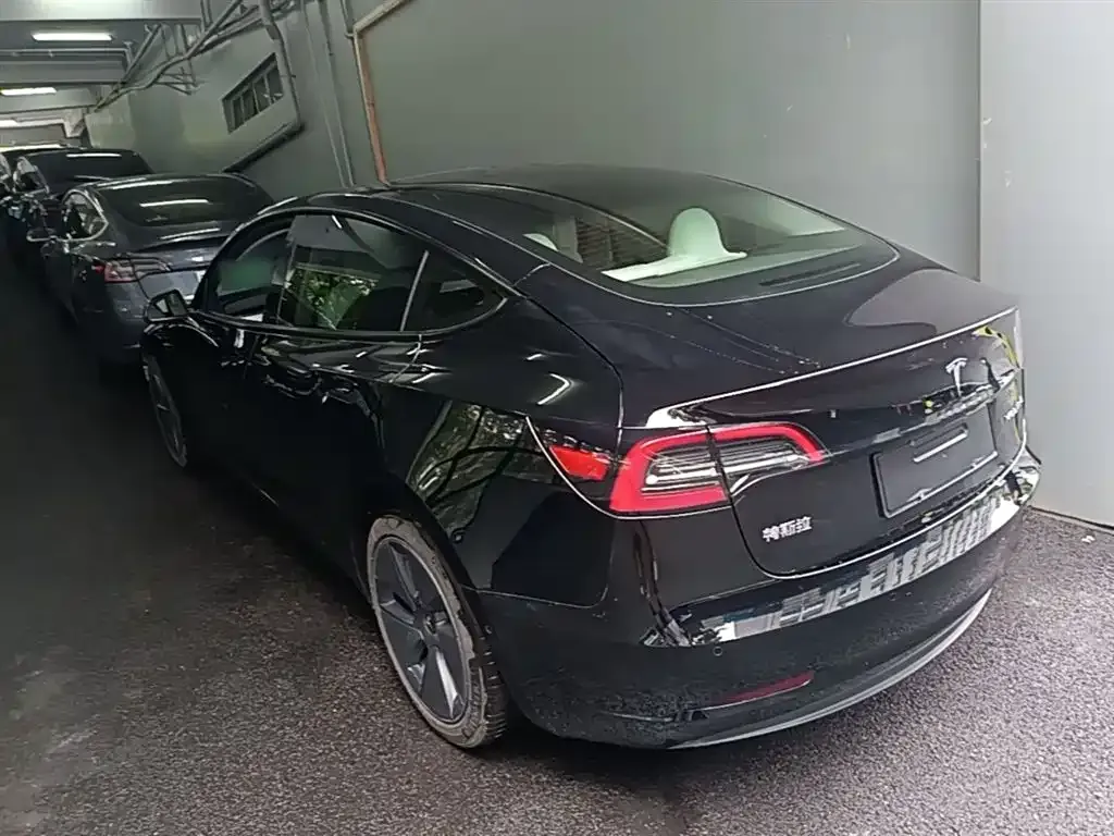 Tesla Model 3 — фото 8