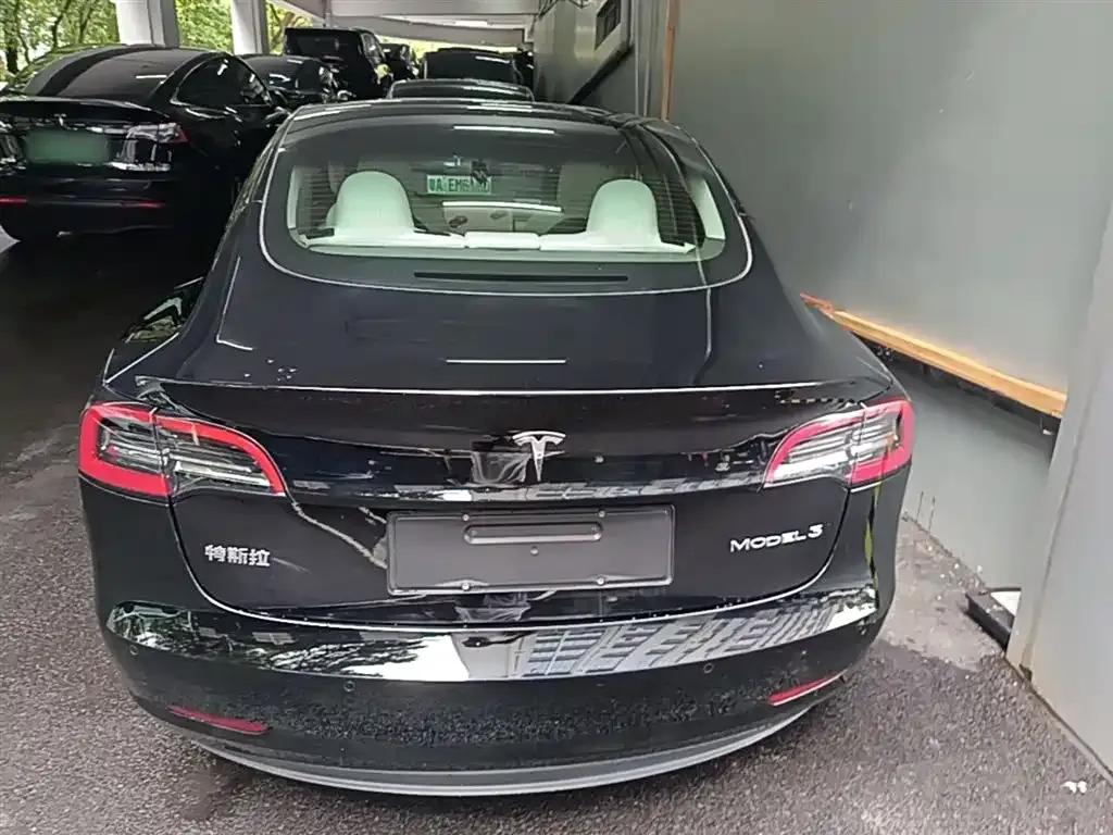 Tesla Model 3 — фото 7