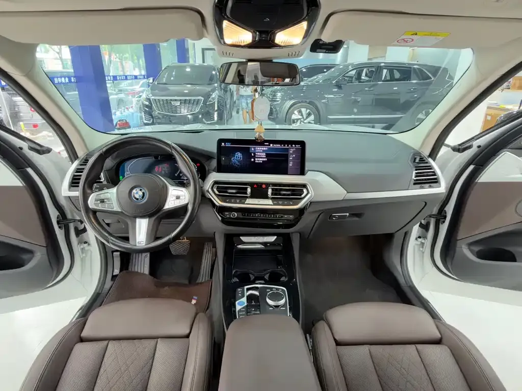BMW iX3 — фото 9