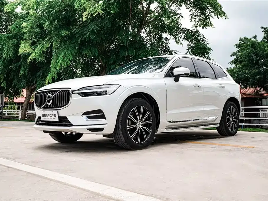 Volvo XC60 — фото 1