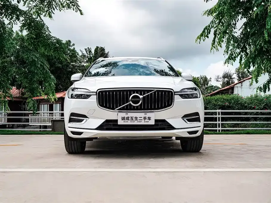 Volvo XC60 — фото 8