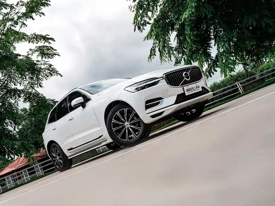 Volvo XC60 — фото 7