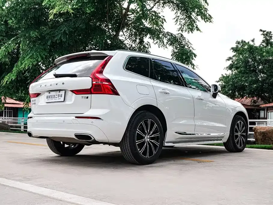 Volvo XC60 — фото 9