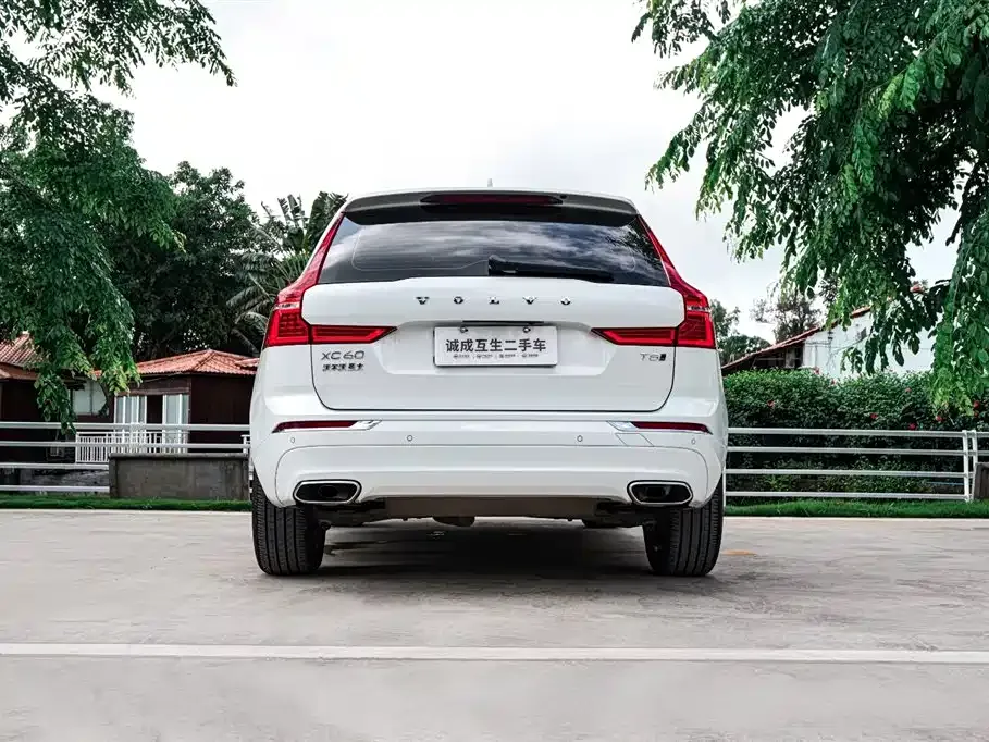 Volvo XC60 — фото 2