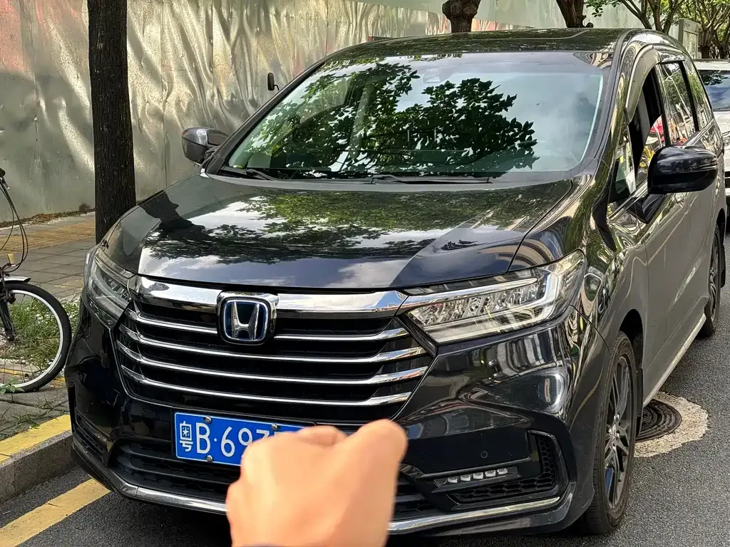 Honda Odyssey — фото 1