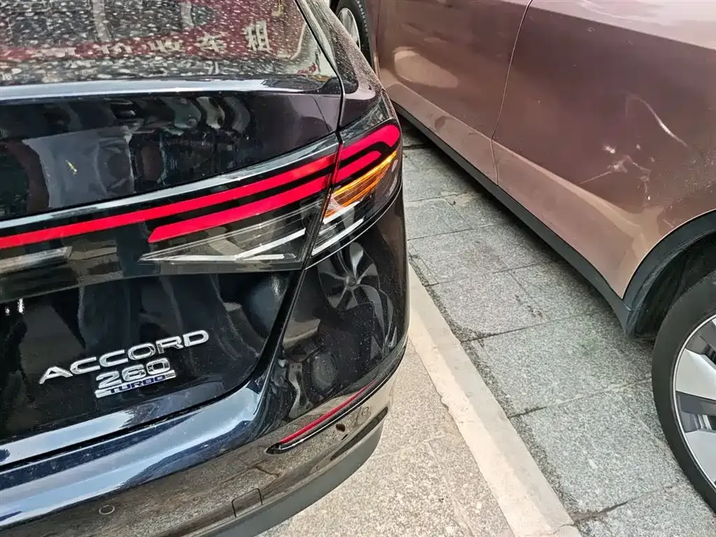 Honda Accord — фото 10
