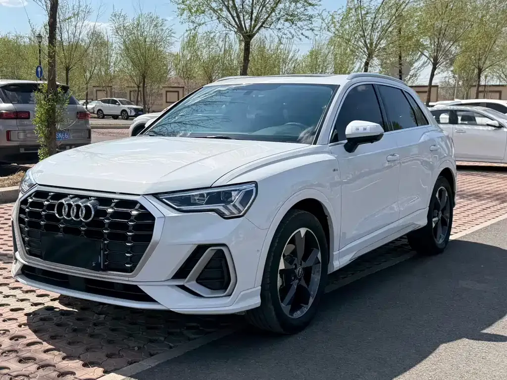 Audi Q3 — фото 1