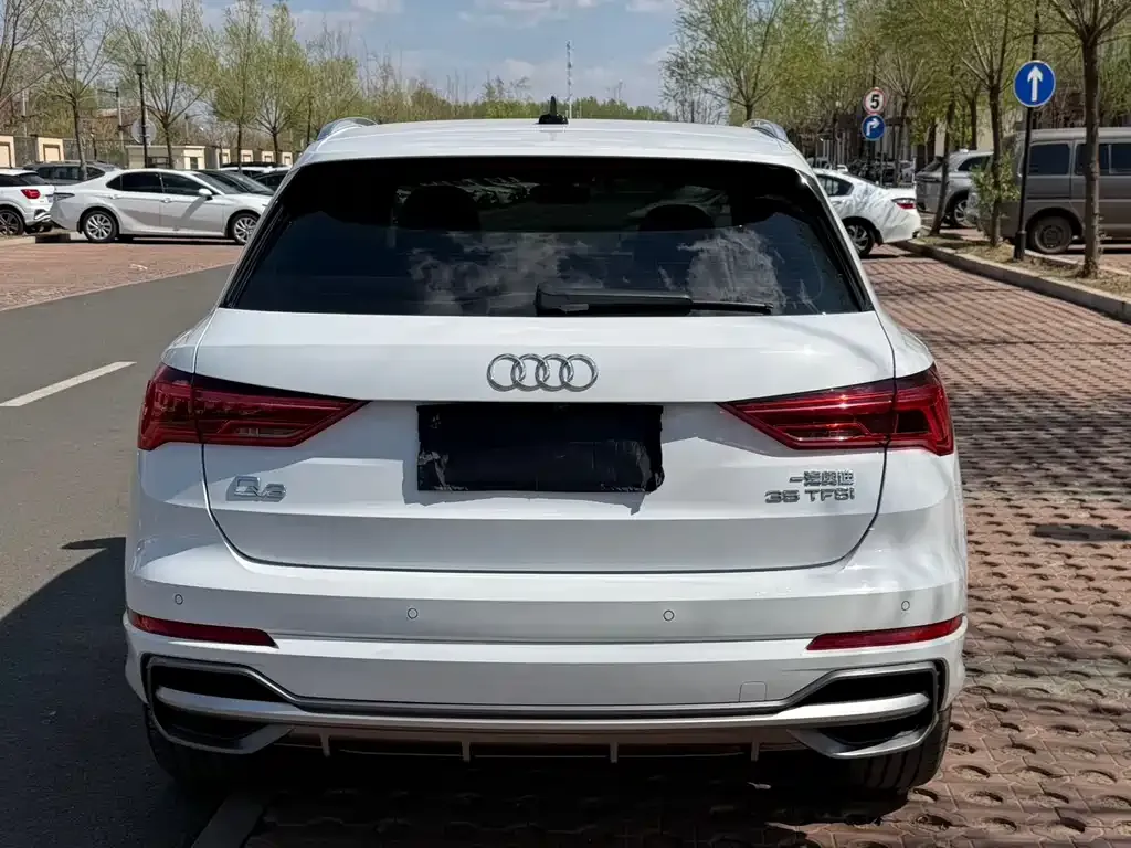 Audi Q3 — фото 10