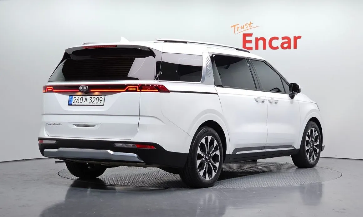 Kia Carnival — фото 4