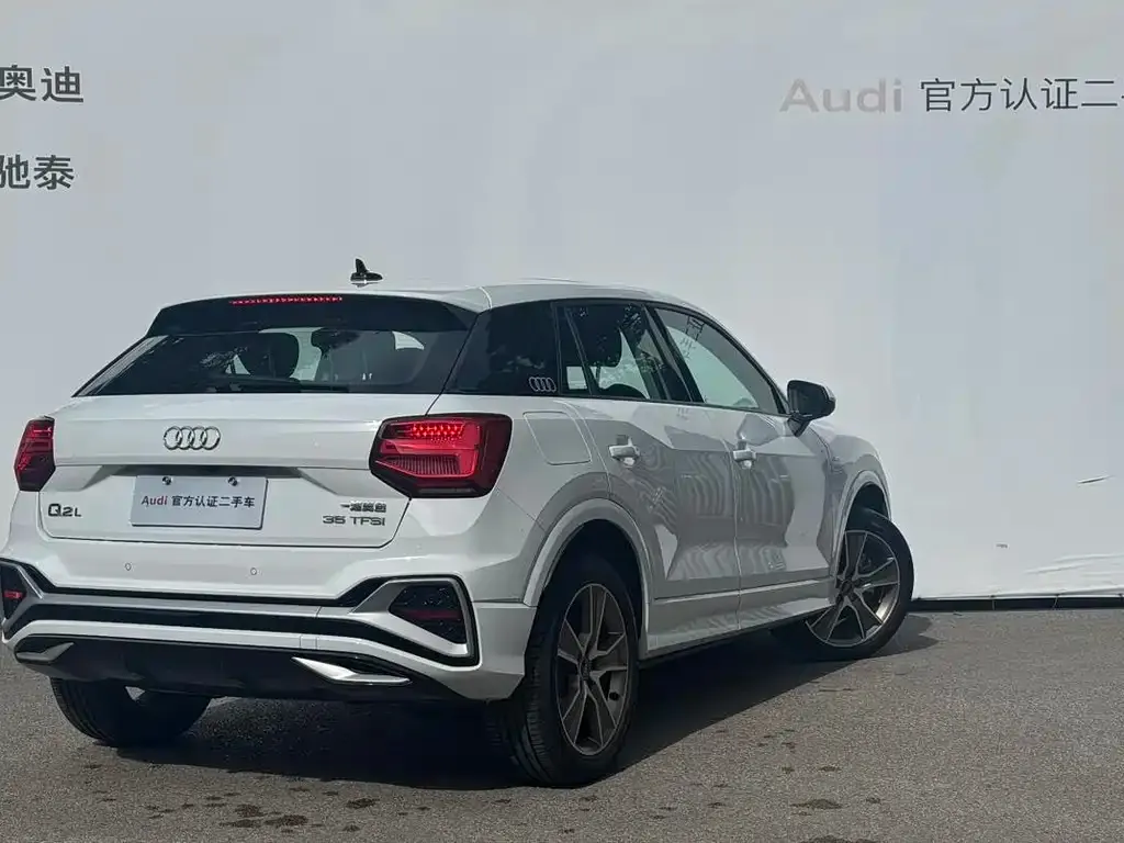 Audi Q2L — фото 10
