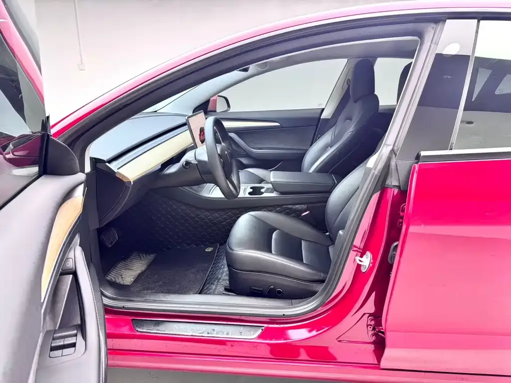 Tesla Model 3 — фото 5