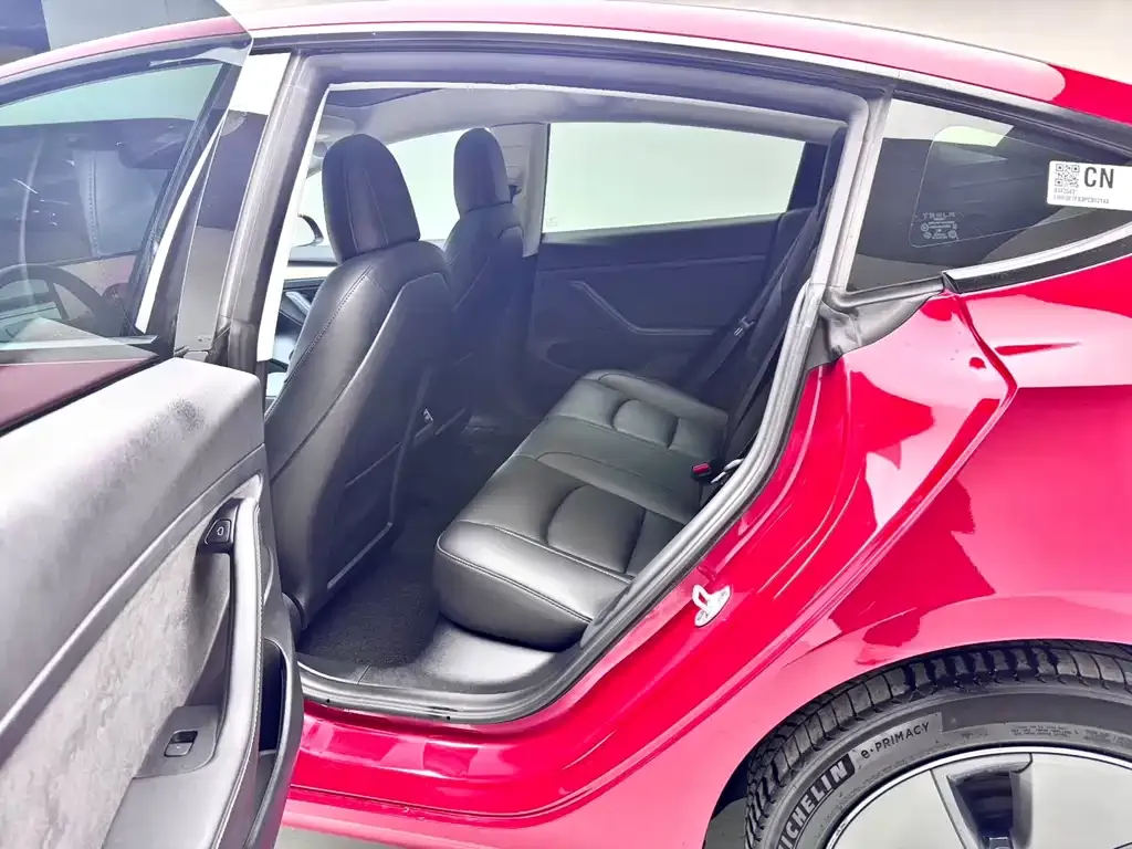 Tesla Model 3 — фото 10