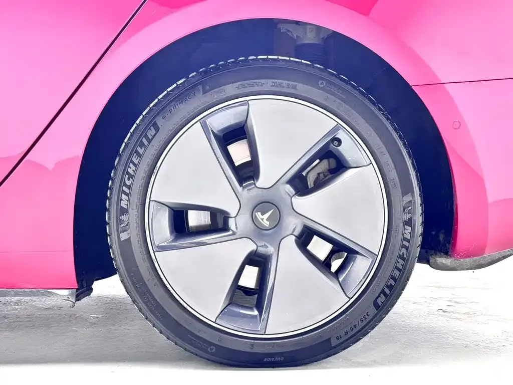 Tesla Model 3 — фото 9