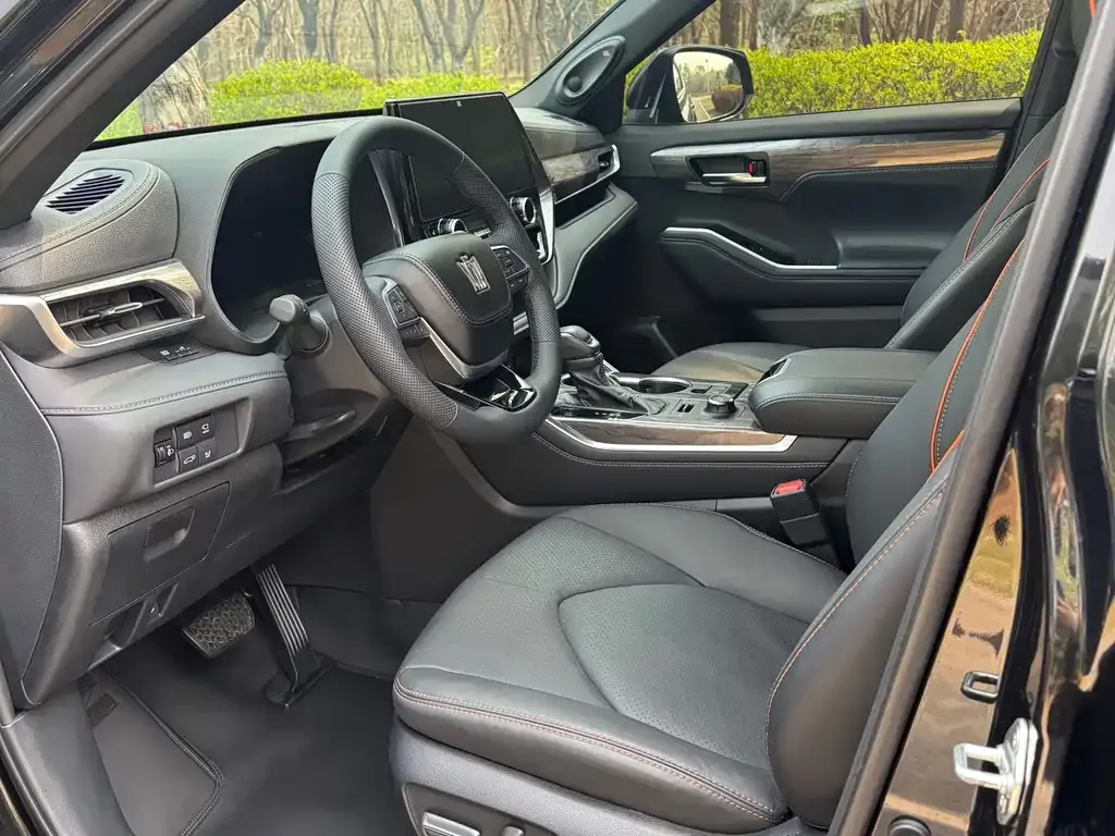 Toyota Crown Kluger 2025 из CN, фото 6