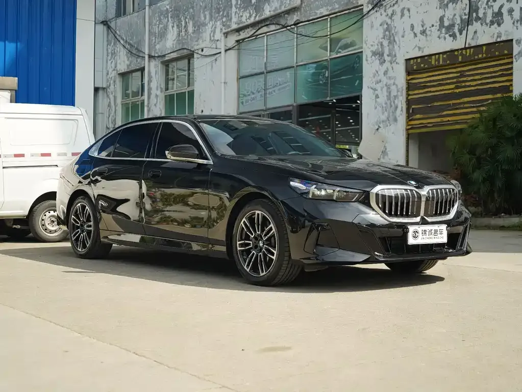 BMW 5 Series — фото 10