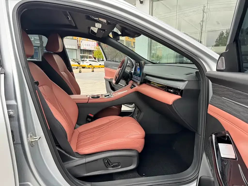 Geely Galaxy L6 — фото 2