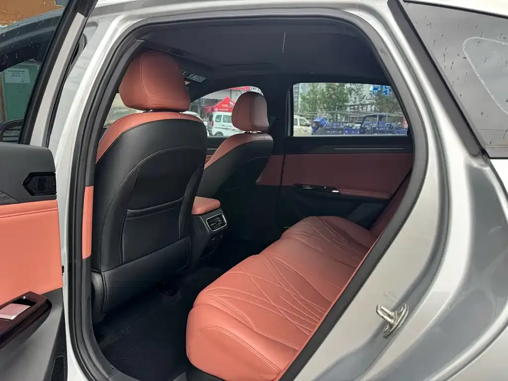Geely Galaxy L6 — фото 4