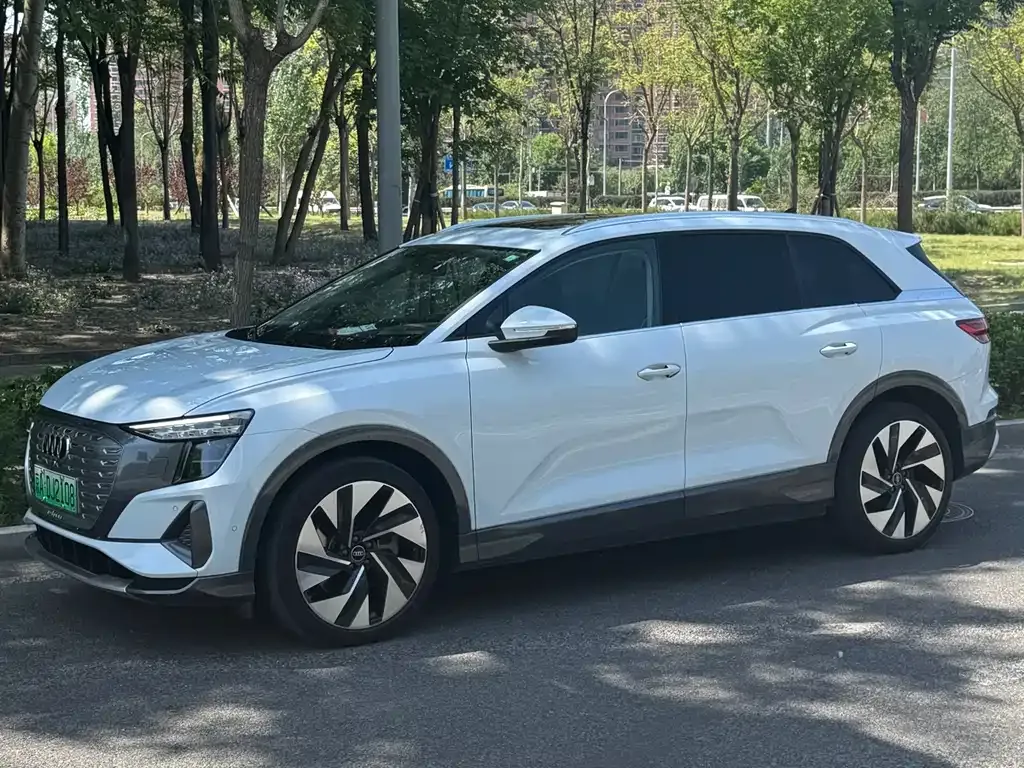 Audi Q5 e-tron — фото 10