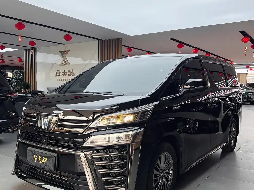 Toyota Vellfire — фото 1