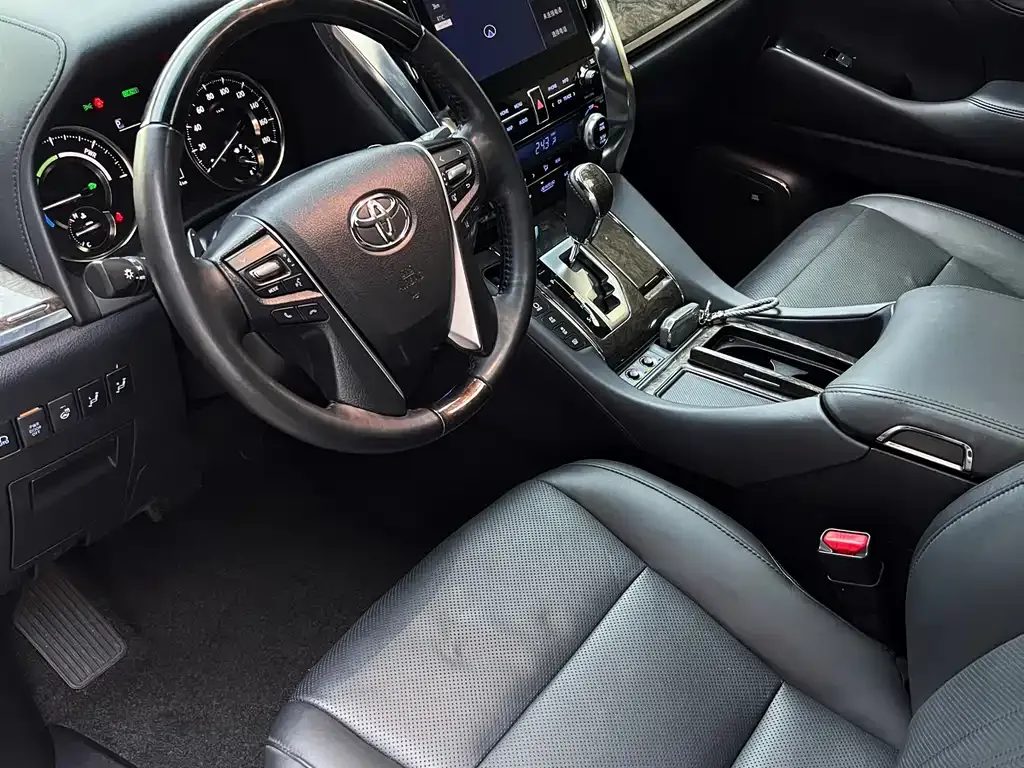 Toyota Vellfire — фото 7