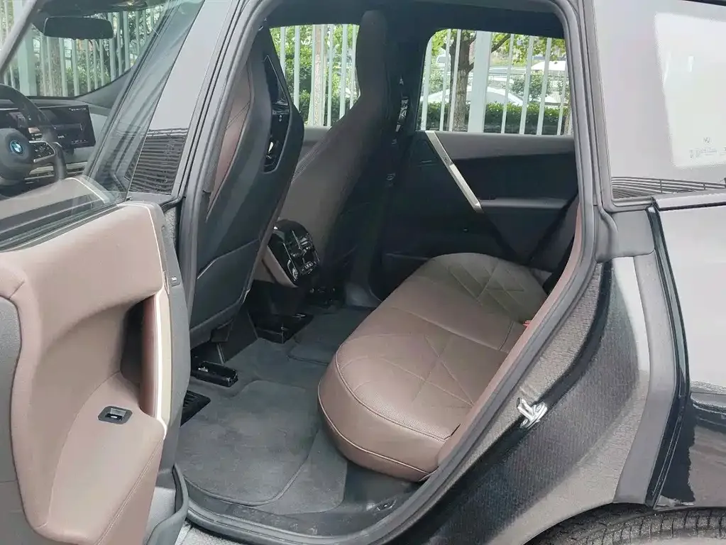BMW iX 2025 из CN, фото 3