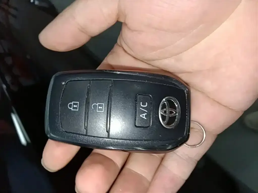 Toyota bZ4X 2023 из CN, фото 3
