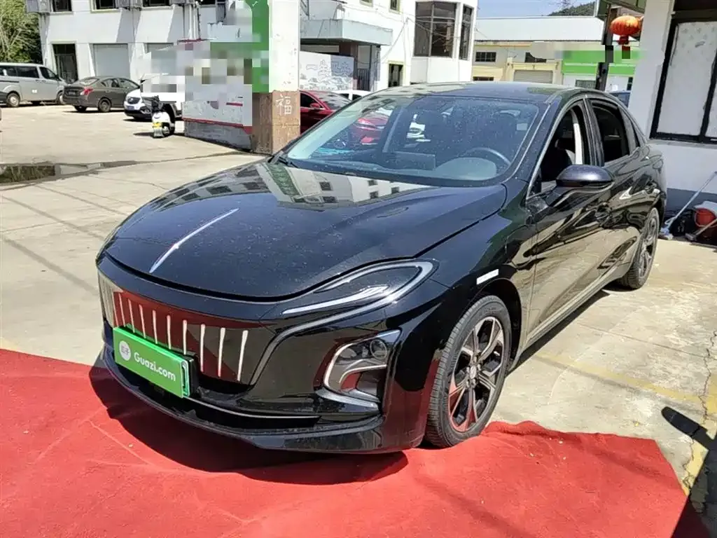 Hongqi E-QM5