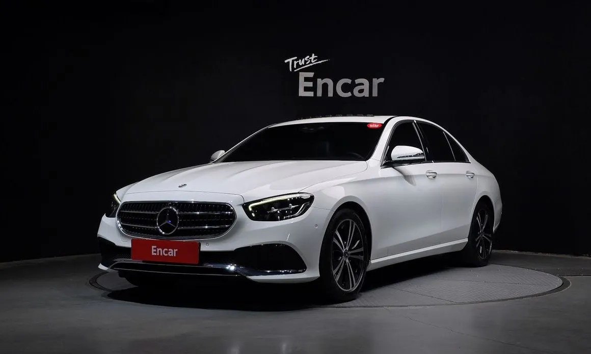 Mercedes-Benz E-Class — фото 1