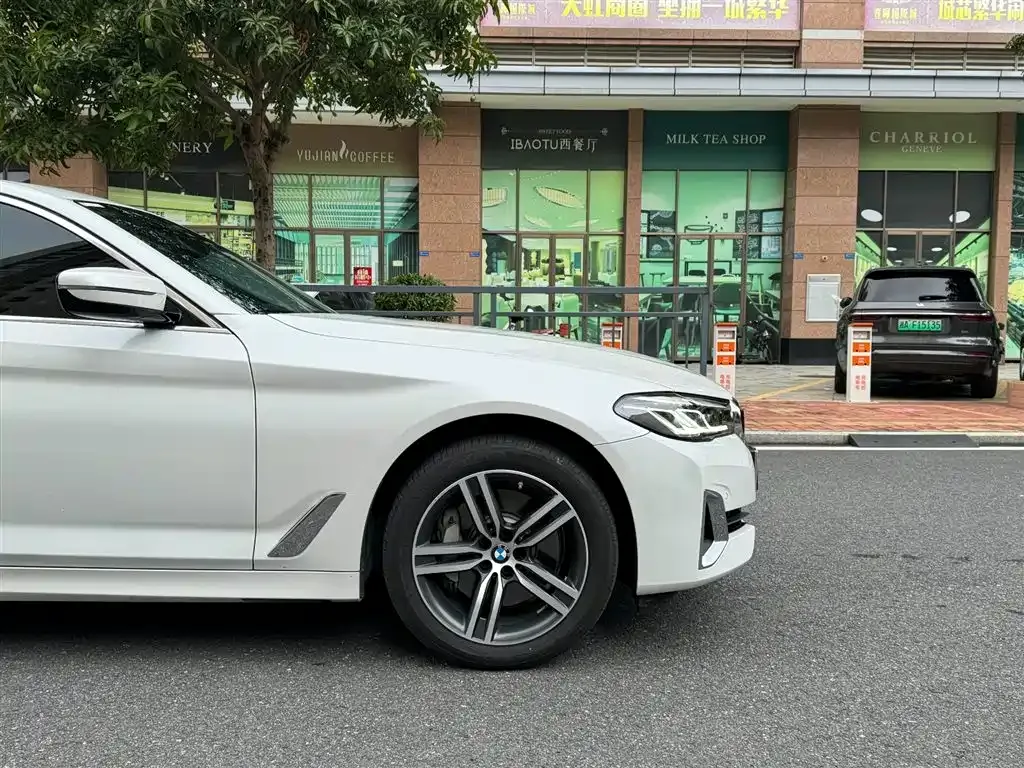 BMW 5 Series — фото 10