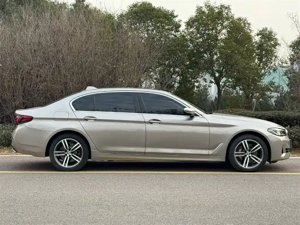 BMW 5 Series — фото 9