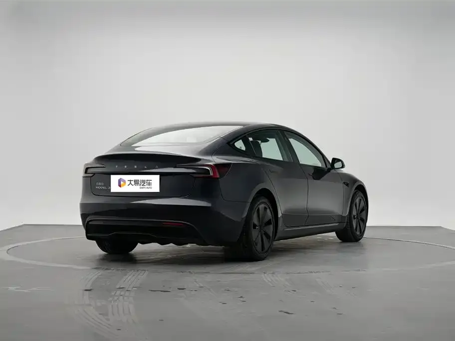 Tesla Model 3 — фото 4
